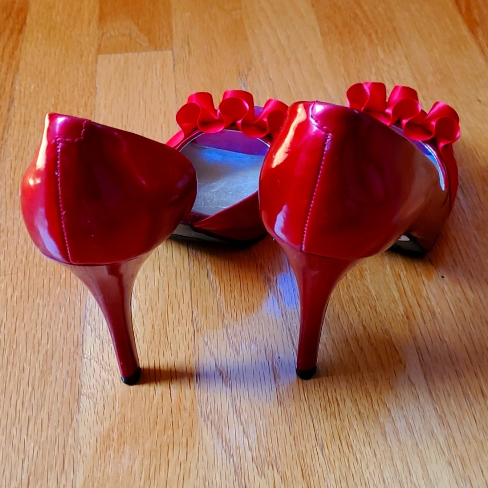 Heels - Picture 2 of 3